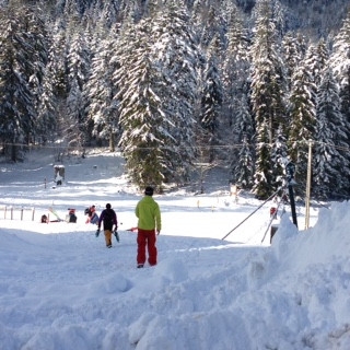 Préparation des pistes avant l'ouverture de la station